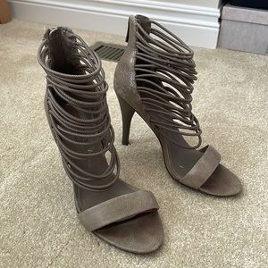 BCBG MA-NIKOLE: Taupe 7.5M